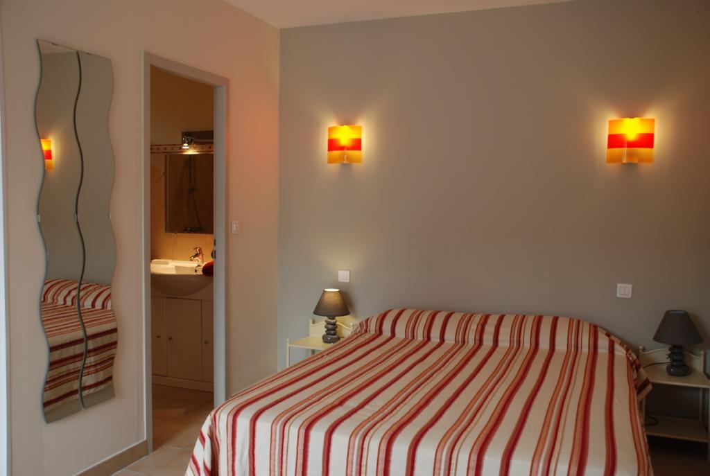 Au Bon Penequet Bed & Breakfast Pujaut Exterior foto