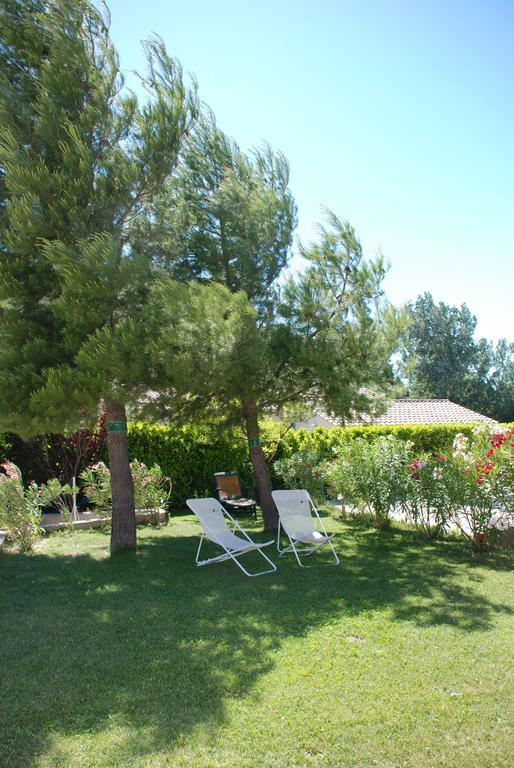 Au Bon Penequet Bed & Breakfast Pujaut Exterior foto